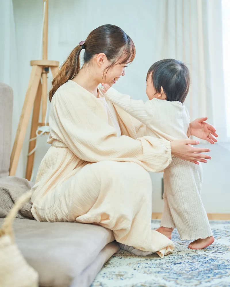 0〜3歳のお子さんを抱く親子