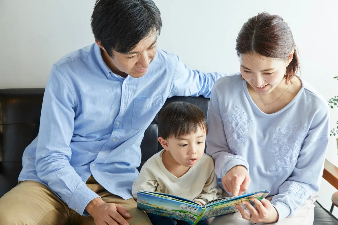 おうちで個別セッションを受ける親子